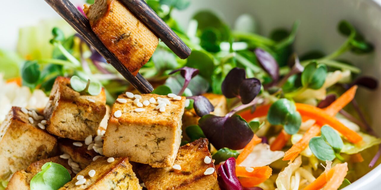 Bunter Salat mit Tofu